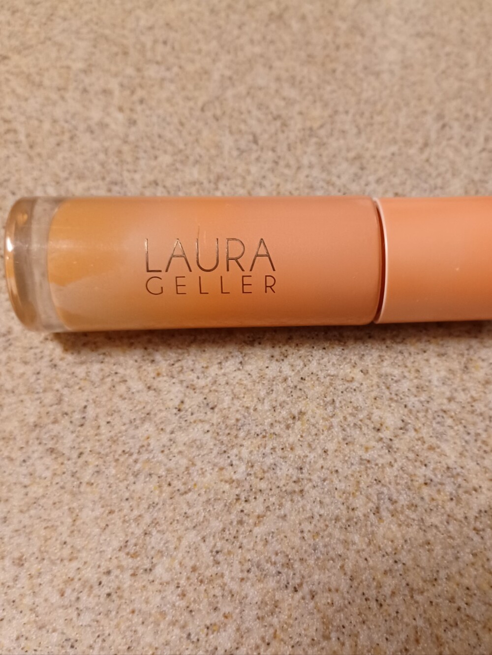 × Laura Geller Balance And Glow Hydrating Liquid Foundation Light